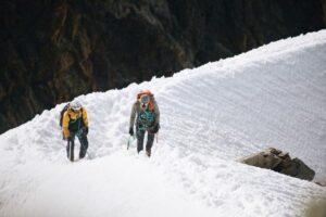 Winter Hiking Safety Tips for Snow, Ice, and Cold Conditions