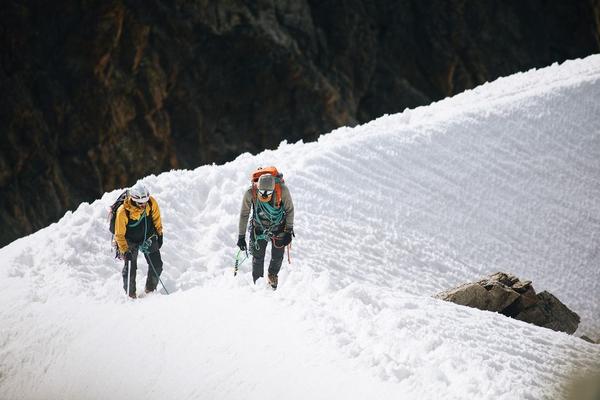 winter hiking safety tips